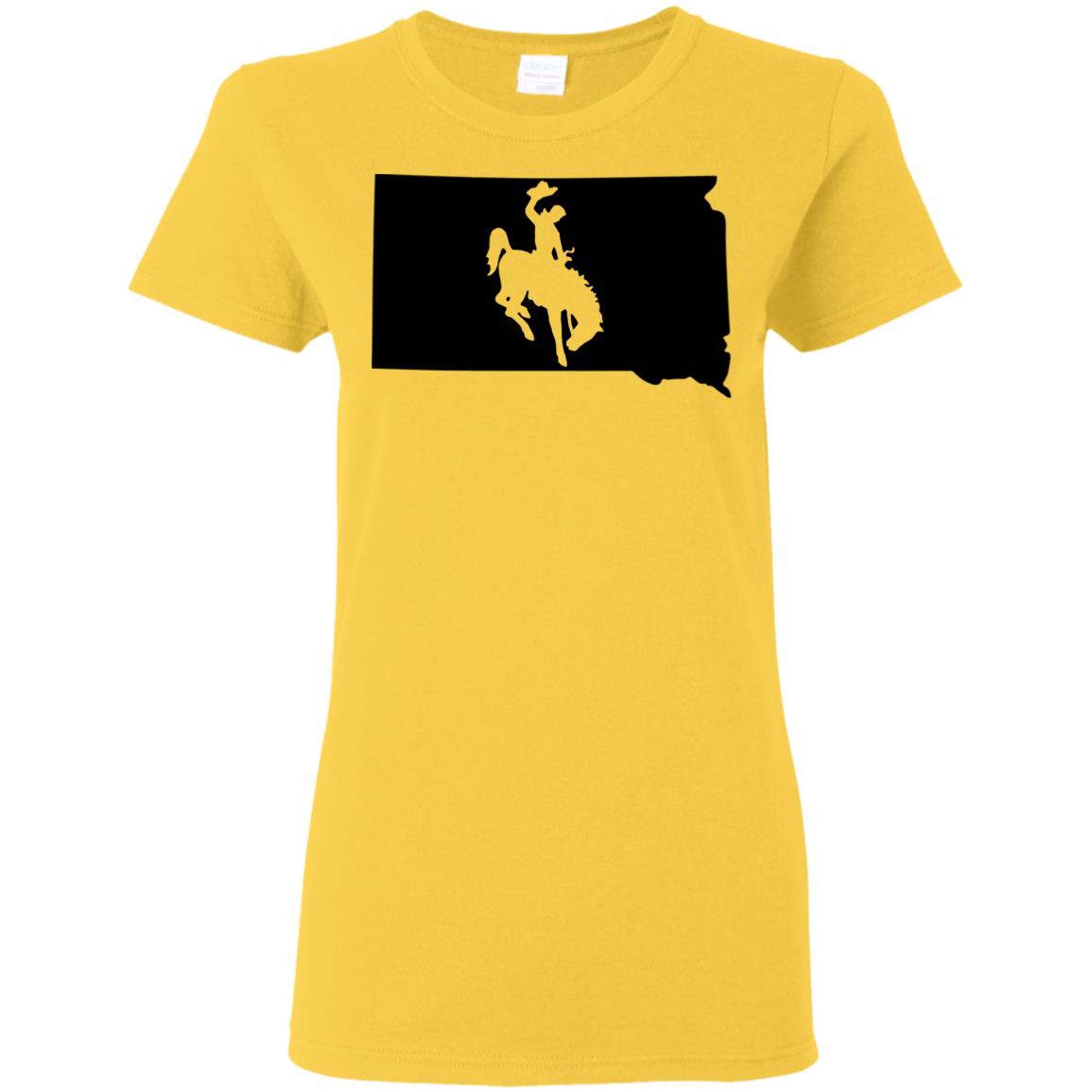 Living In South Dakota And You're From Wyoming T-Shirt - T-shirt Teezalo