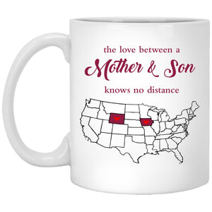 Iowa Wyoming The Love Between Mother And Son Mug - Mug Teezalo